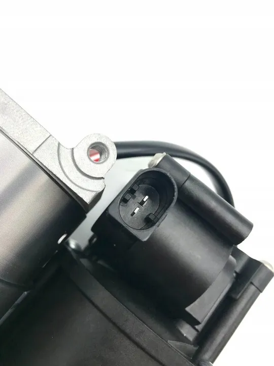 Aırmatıc Kompresörü Mercedes C-E-GLC-CLS Serileri W205, W213, W238, W253, W257 Kasa 2014-2020 A0993200004