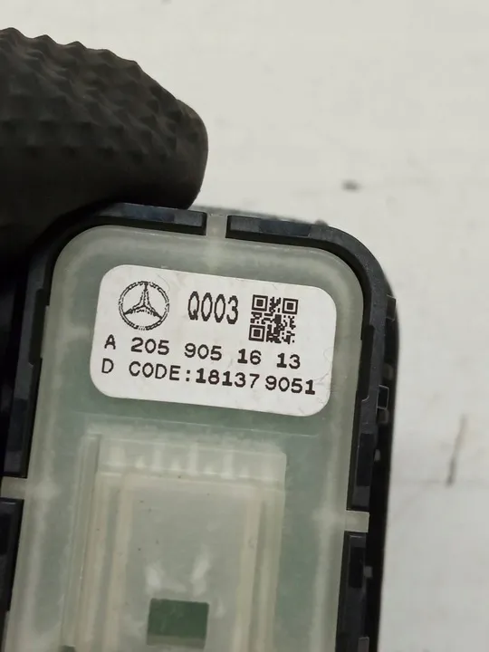 Bagaj Açma Düğmesi Mercedes C-Serisi W205 Kasa 2015-2019 A2059051613