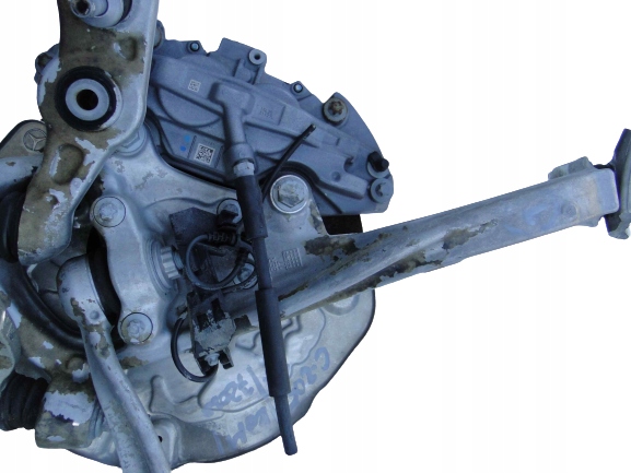 Ön Sol Taşıyıcı Mercedes C-Serisi W205 Kasa 2015-2020 A2053322100