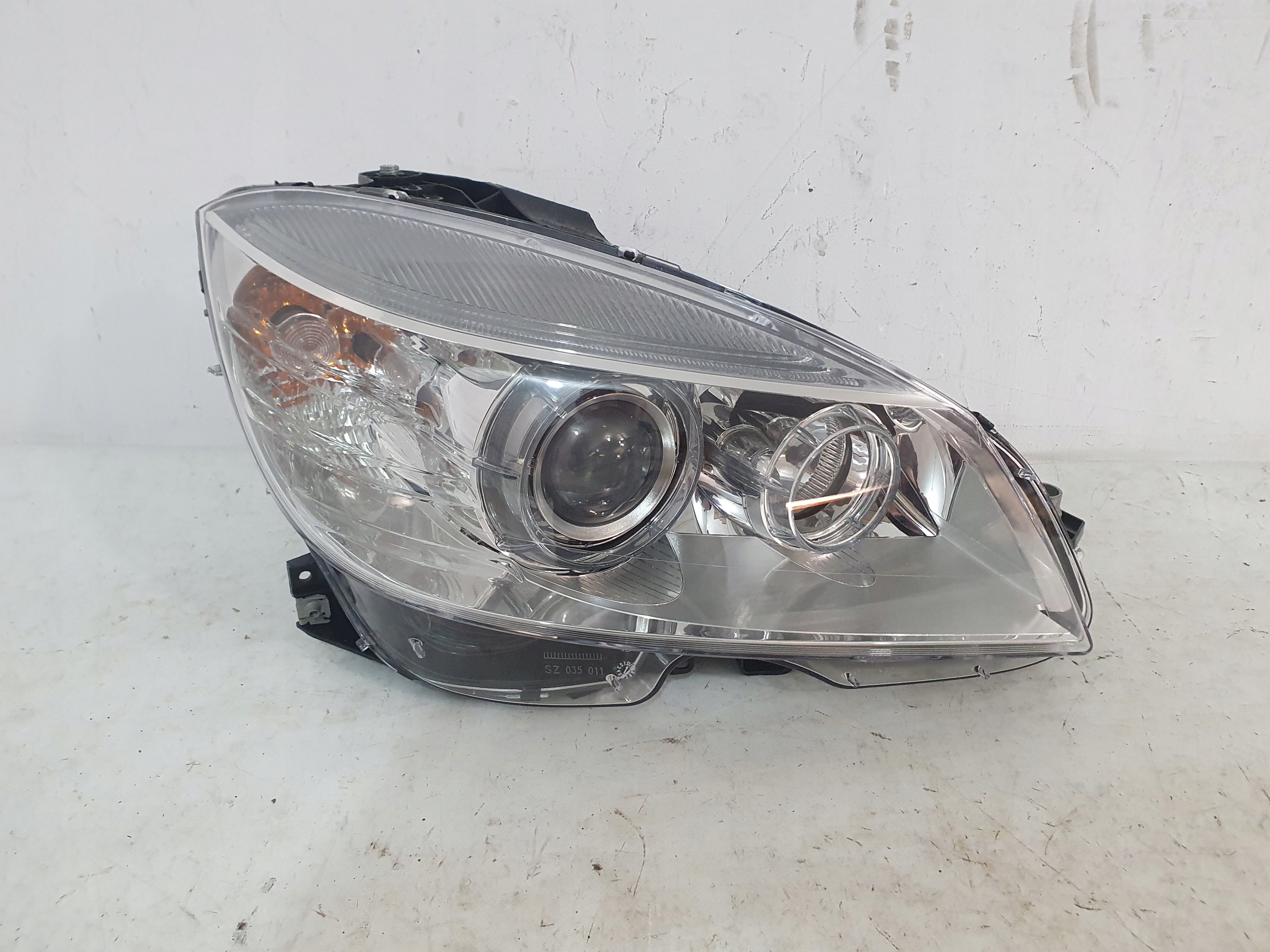 Sağ Far Bi Xenon Mercedes C-Serisi W204 Kasa 2007-2014 A2048203061