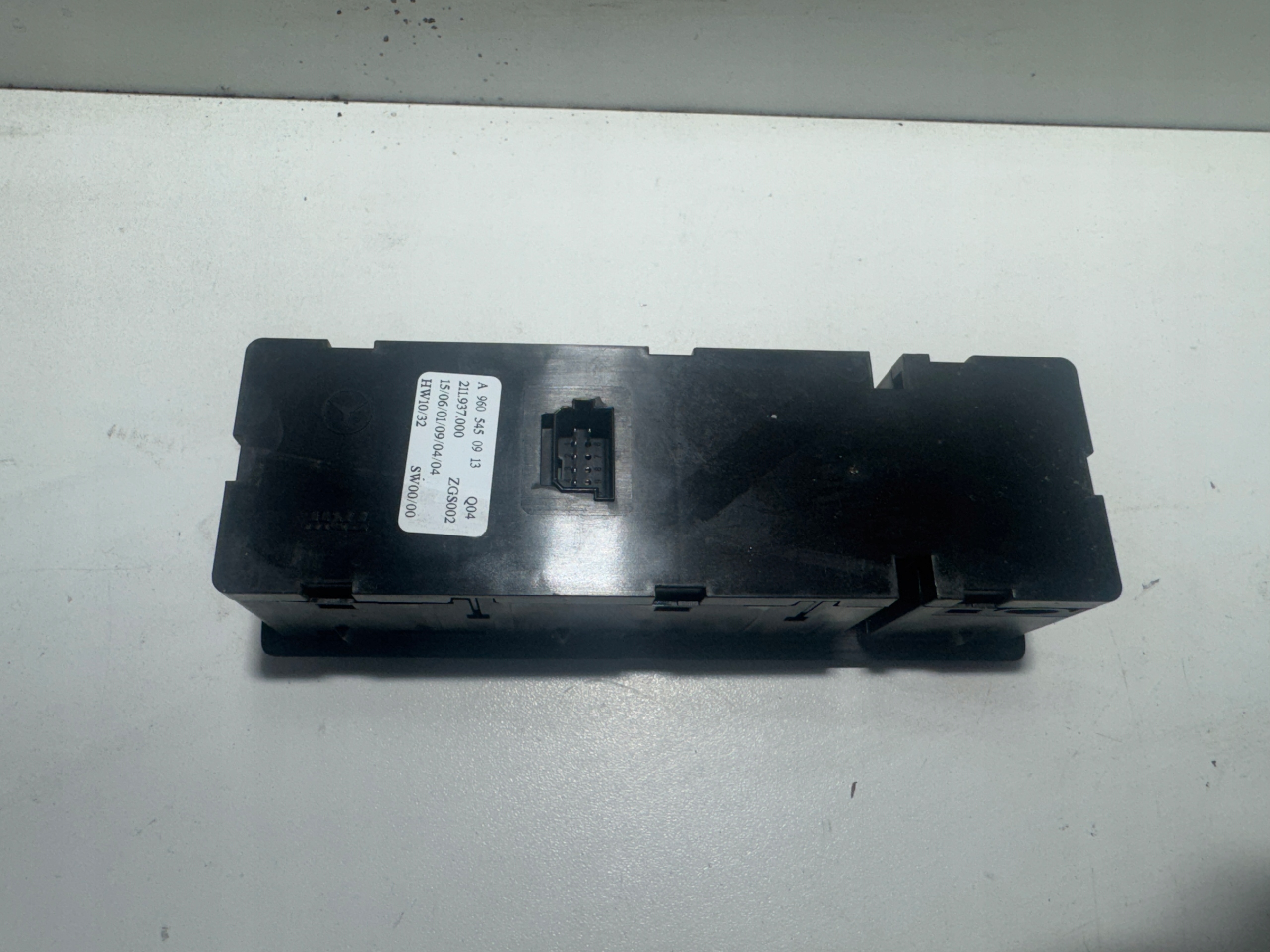 Sağ Ön Cam Açma Düğmesi Mercedes SPRINTER-Serisi W906 Kasa 2007-2018 A9065400913