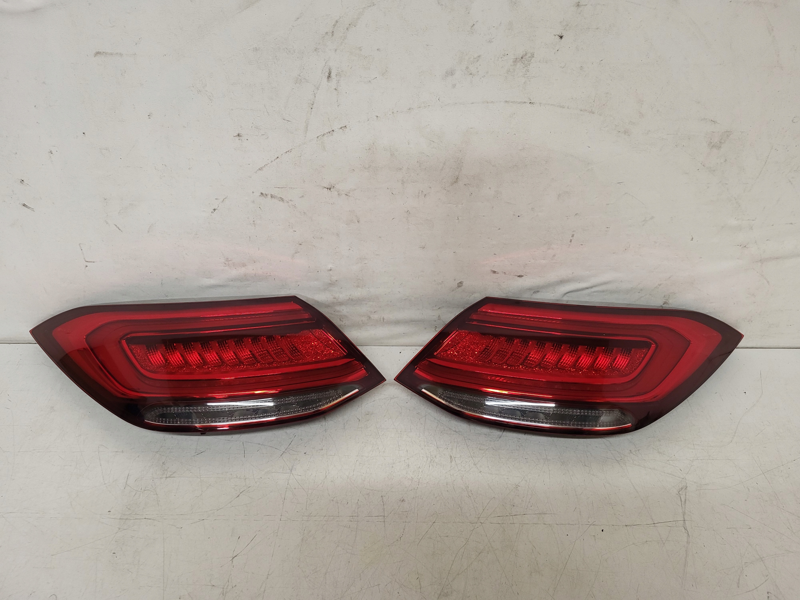 Sol Dış Stop Mercedes CLS-Serisi W257 Kasa 2020-2023 A2579062600