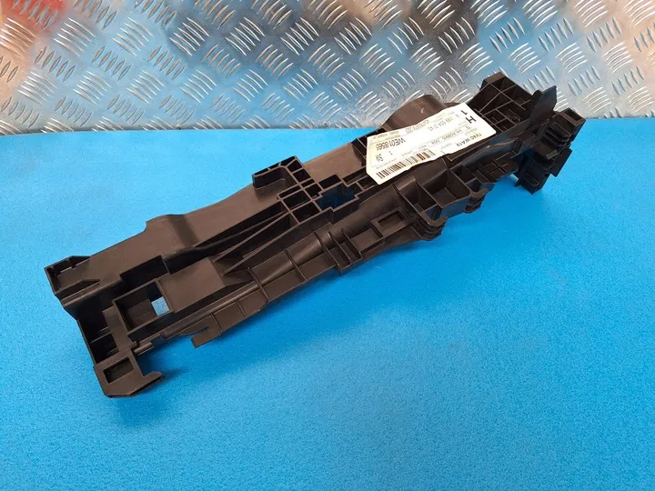 Radyatör Tutucusu Sol Mercedes C-Serisi W205 Kasa 2015-2019 A0995040140