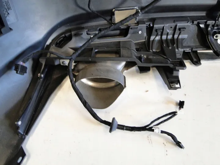 Sağ Egzos Kafası Mercedes CLS-Serisi W218 Kasa 2013-2019 A2124901027