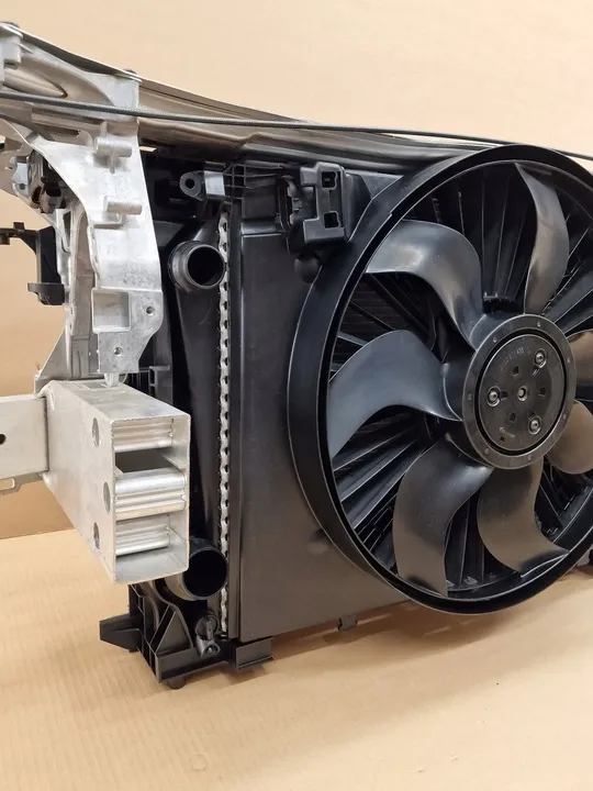 Yağ Soğutucu Radyatörü Mercedes C-Serisi W205 Kasa 2015-2019 A0995003000